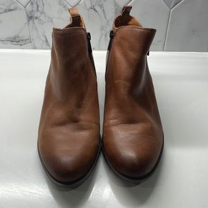 Lucky brand ankle booties 10m
